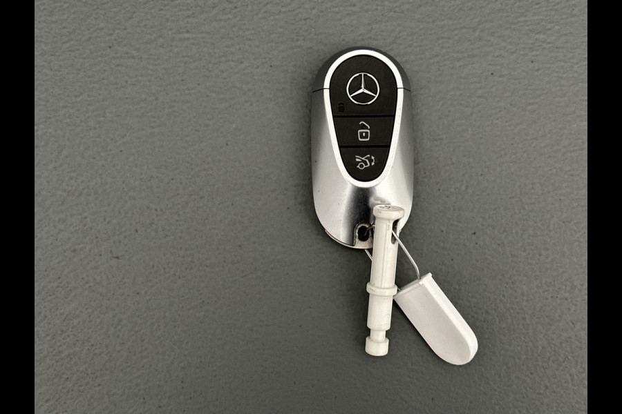 Mercedes-Benz C-Klasse 200 Launch Edition AMG Line | Multispaaks lichtmetalen velgen | Panoramadak | Navigatie | Parking support met camera achter | Inclusief 24 maanden MB Certified garantie voor Europa.