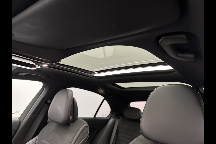 Mercedes-Benz C-Klasse 200 Launch Edition AMG Line | Multispaaks lichtmetalen velgen | Panoramadak | Navigatie | Parking support met camera achter | Inclusief 24 maanden MB Certified garantie voor Europa.