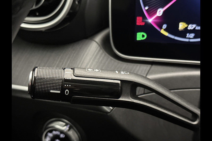 Mercedes-Benz C-Klasse 200 Launch Edition AMG Line | Multispaaks lichtmetalen velgen | Panoramadak | Navigatie | Parking support met camera achter | Inclusief 24 maanden MB Certified garantie voor Europa.