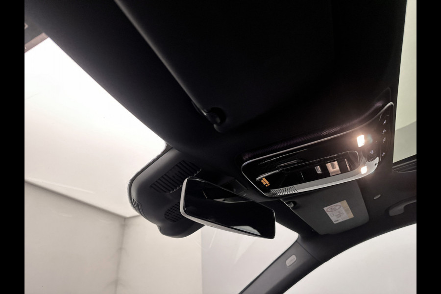 Mercedes-Benz C-Klasse 200 Launch Edition AMG Line | Multispaaks lichtmetalen velgen | Panoramadak | Navigatie | Parking support met camera achter | Inclusief 24 maanden MB Certified garantie voor Europa.