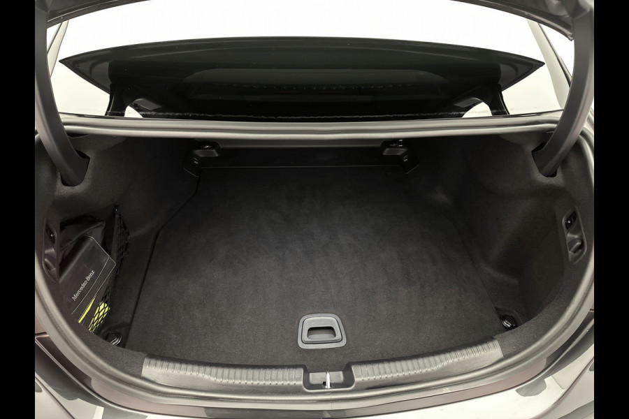 Mercedes-Benz C-Klasse 200 Launch Edition AMG Line | Multispaaks lichtmetalen velgen | Panoramadak | Navigatie | Parking support met camera achter | Inclusief 24 maanden MB Certified garantie voor Europa.