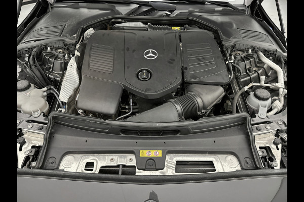 Mercedes-Benz C-Klasse 200 Launch Edition AMG Line | Multispaaks lichtmetalen velgen | Panoramadak | Navigatie | Parking support met camera achter | Inclusief 24 maanden MB Certified garantie voor Europa.