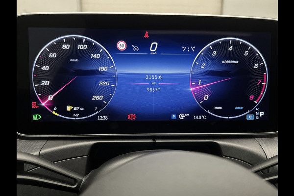 Mercedes-Benz C-Klasse 200 Launch Edition AMG Line | Multispaaks lichtmetalen velgen | Panoramadak | Navigatie | Parking support met camera achter | Inclusief 24 maanden MB Certified garantie voor Europa.