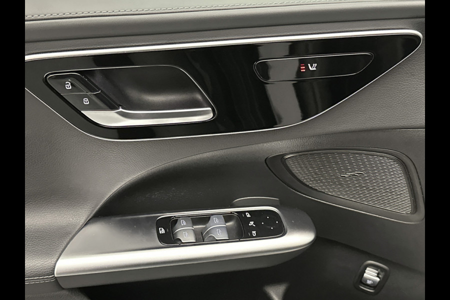 Mercedes-Benz C-Klasse 200 Launch Edition AMG Line | Multispaaks lichtmetalen velgen | Panoramadak | Navigatie | Parking support met camera achter | Inclusief 24 maanden MB Certified garantie voor Europa.