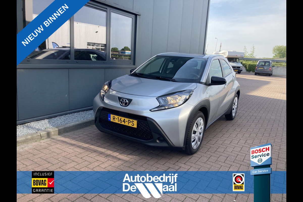 Toyota Aygo X 1.0 VVT-i Play 5-drs. CAMERA/CARPLAY/AIRCO/ADAPT.CRUISE Toyota Aygo X 1.0 VVT-i Play 5-drs. CAMERA/CARPLAY/AIRCO/ADAPT.CRUISE