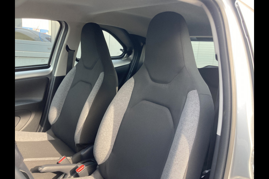 Toyota Aygo X 1.0 VVT-i Play 5-drs. CAMERA/CARPLAY/AIRCO/ADAPT.CRUISE