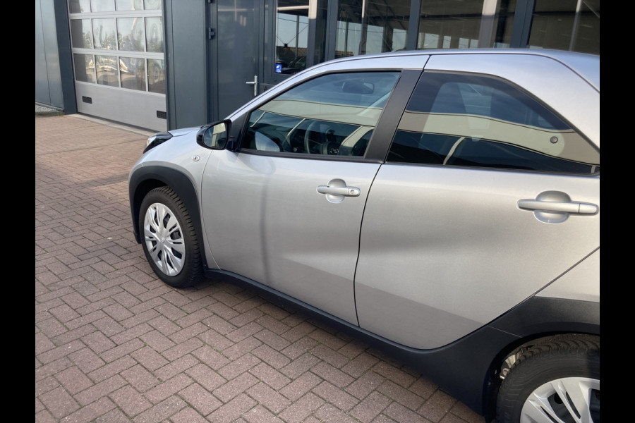 Toyota Aygo X 1.0 VVT-i Play 5-drs. CAMERA/CARPLAY/AIRCO/ADAPT.CRUISE