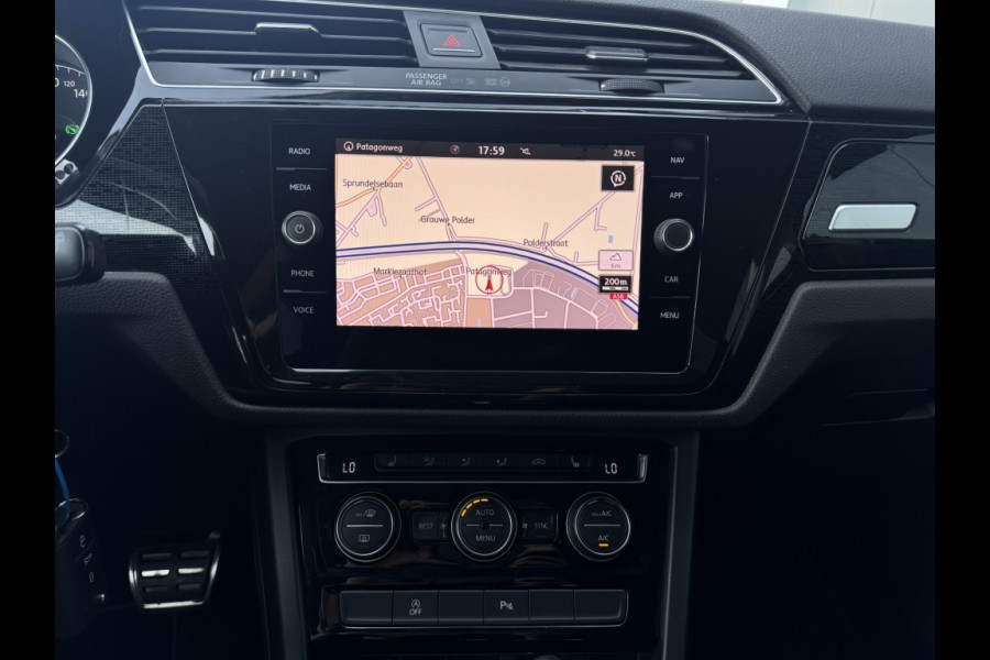 Volkswagen Touran 1.5 TSI Highline DSG TREKHAAK NAVI ACC ECC PDC LED APPLE CARPLAY