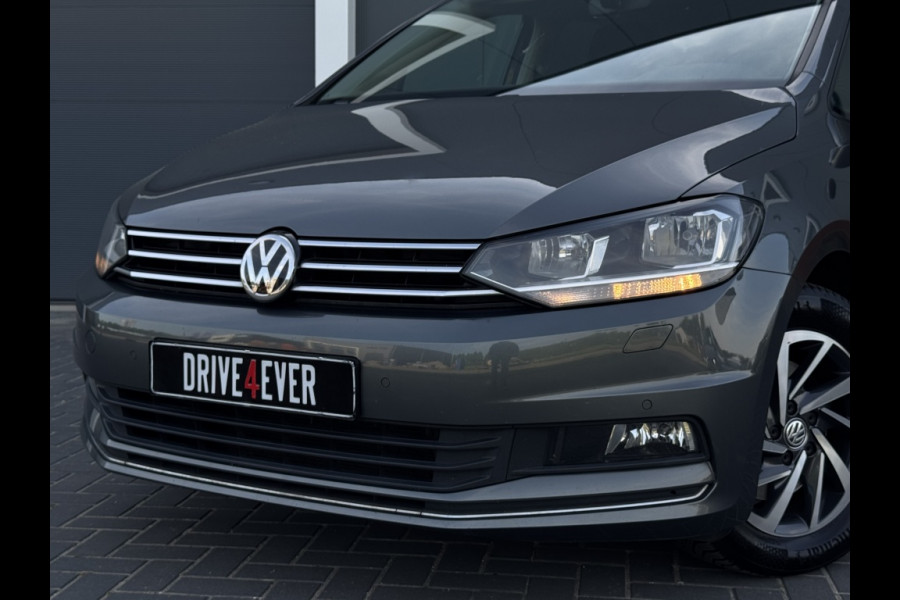 Volkswagen Touran 1.5 TSI Highline DSG TREKHAAK NAVI ACC ECC PDC LED APPLE CARPLAY