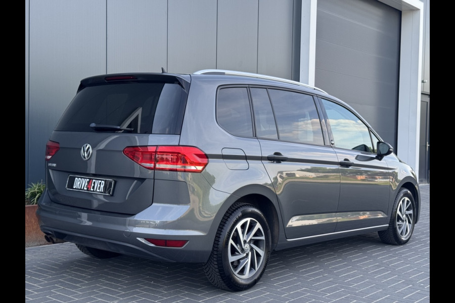Volkswagen Touran 1.5 TSI Highline DSG TREKHAAK NAVI ACC ECC PDC LED APPLE CARPLAY