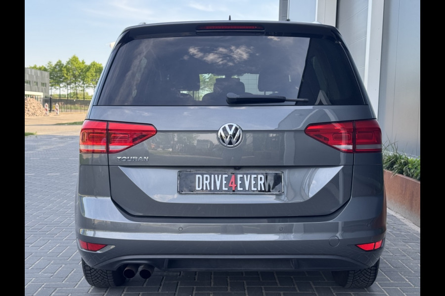 Volkswagen Touran 1.5 TSI Highline DSG TREKHAAK NAVI ACC ECC PDC LED APPLE CARPLAY