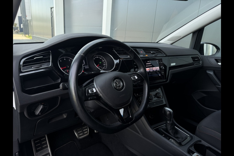 Volkswagen Touran 1.5 TSI Highline DSG TREKHAAK NAVI ACC ECC PDC LED APPLE CARPLAY