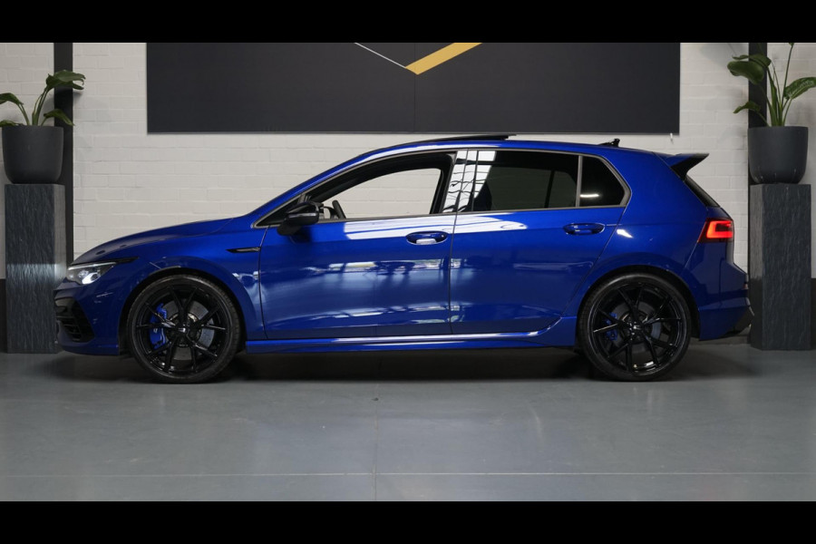 Volkswagen Golf VIII R 2.0 TSI 4M PERFORMANCE AKRAPOVIC-CAMERA-HARMAN KARDON-HUD-IQ LIGHT-KEYLESS-PANORAMA