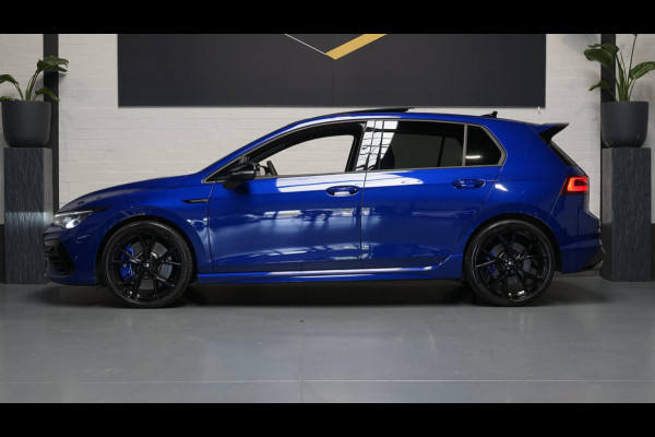 Volkswagen Golf VIII R 2.0 TSI 4M PERFORMANCE AKRAPOVIC-CAMERA-HARMAN KARDON-HUD-IQ LIGHT-KEYLESS-PANORAMA
