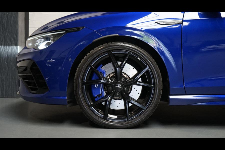 Volkswagen Golf VIII R 2.0 TSI 4M PERFORMANCE AKRAPOVIC-CAMERA-HARMAN KARDON-HUD-IQ LIGHT-KEYLESS-PANORAMA