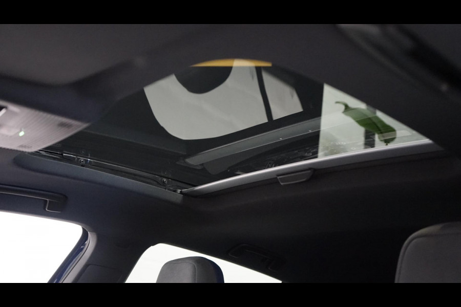 Volkswagen Golf VIII R 2.0 TSI 4M PERFORMANCE AKRAPOVIC-CAMERA-HARMAN KARDON-HUD-IQ LIGHT-KEYLESS-PANORAMA