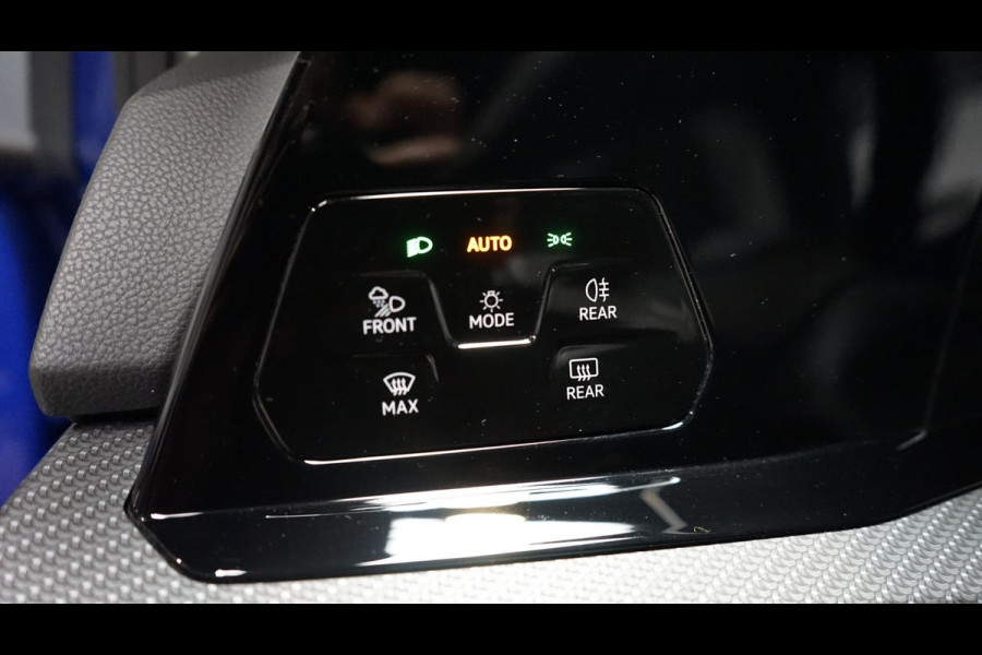 Volkswagen Golf VIII R 2.0 TSI 4M PERFORMANCE AKRAPOVIC-CAMERA-HARMAN KARDON-HUD-IQ LIGHT-KEYLESS-PANORAMA