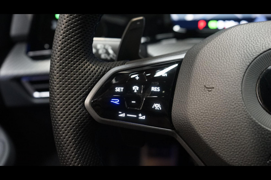 Volkswagen Golf VIII R 2.0 TSI 4M PERFORMANCE AKRAPOVIC-CAMERA-HARMAN KARDON-HUD-IQ LIGHT-KEYLESS-PANORAMA