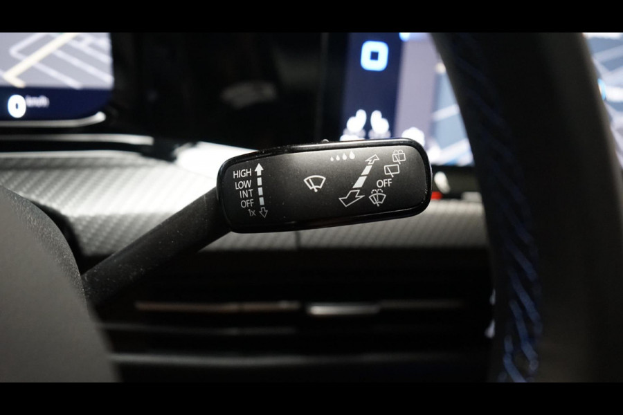 Volkswagen Golf VIII R 2.0 TSI 4M PERFORMANCE AKRAPOVIC-CAMERA-HARMAN KARDON-HUD-IQ LIGHT-KEYLESS-PANORAMA