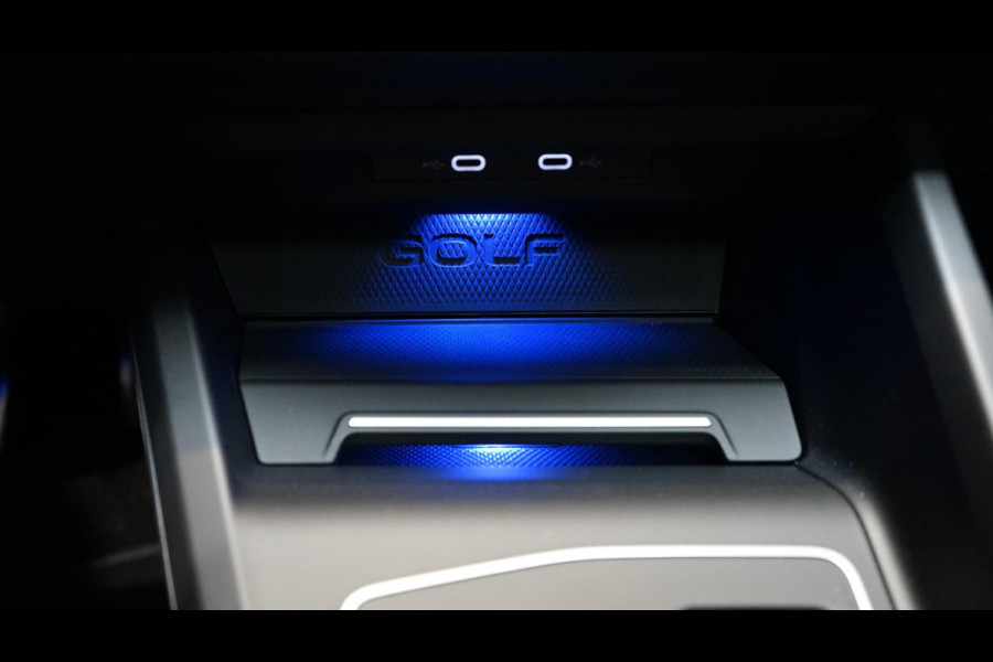 Volkswagen Golf VIII R 2.0 TSI 4M PERFORMANCE AKRAPOVIC-CAMERA-HARMAN KARDON-HUD-IQ LIGHT-KEYLESS-PANORAMA