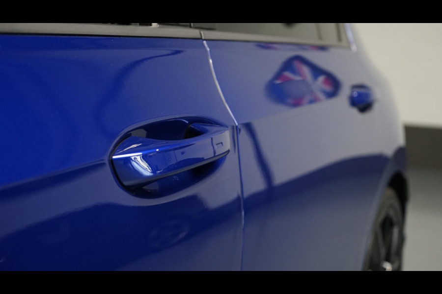 Volkswagen Golf VIII R 2.0 TSI 4M PERFORMANCE AKRAPOVIC-CAMERA-HARMAN KARDON-HUD-IQ LIGHT-KEYLESS-PANORAMA