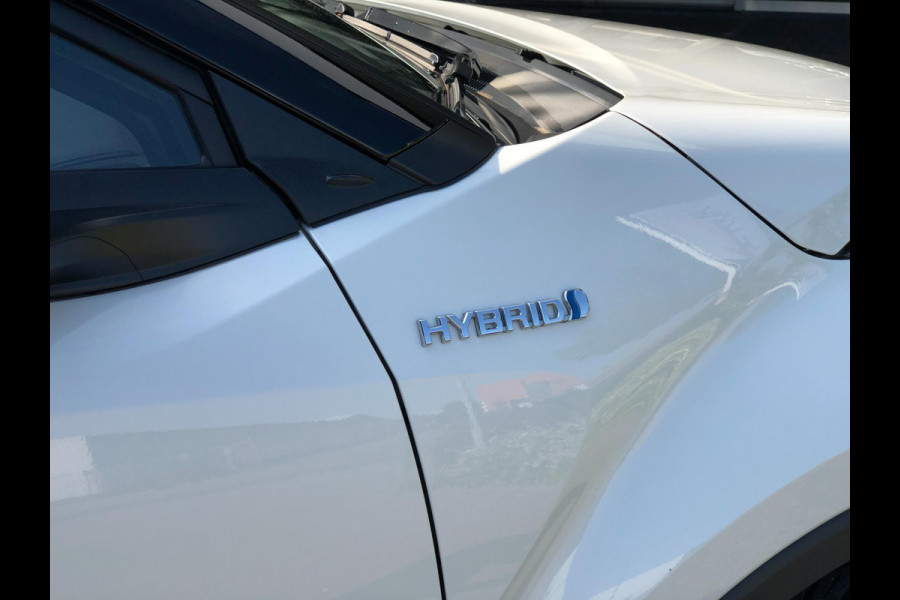 Toyota C-HR 1.8 Hybrid Bi-Tone Plus | Navi, Camera, Stoel+Stuurverw., Climate, Cruise, Trekhaak afn. | Parelmoer | NAP |