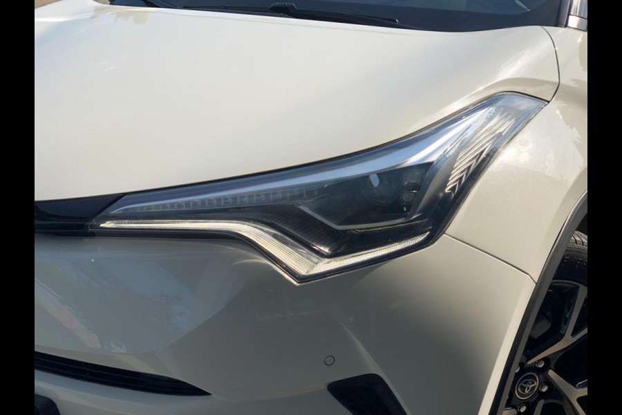 Toyota C-HR 1.8 Hybrid Bi-Tone Plus | Navi, Camera, Stoel+Stuurverw., Climate, Cruise, Trekhaak afn. | Parelmoer | NAP |