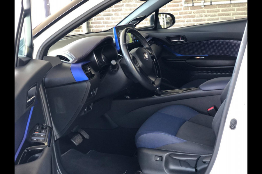 Toyota C-HR 1.8 Hybrid Bi-Tone Plus | Navi, Camera, Stoel+Stuurverw., Climate, Cruise, Trekhaak afn. | Parelmoer | NAP |