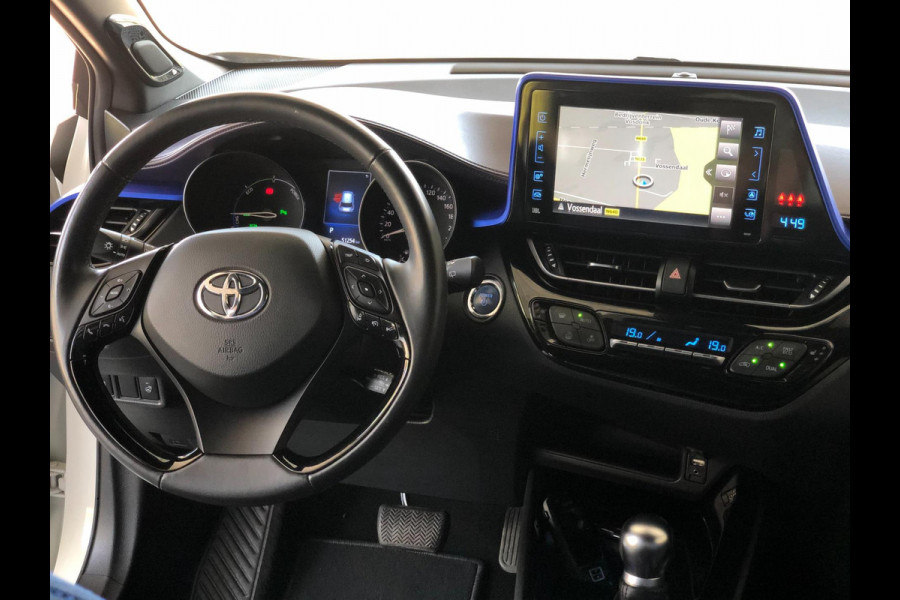Toyota C-HR 1.8 Hybrid Bi-Tone Plus | Navi, Camera, Stoel+Stuurverw., Climate, Cruise, Trekhaak afn. | Parelmoer | NAP |