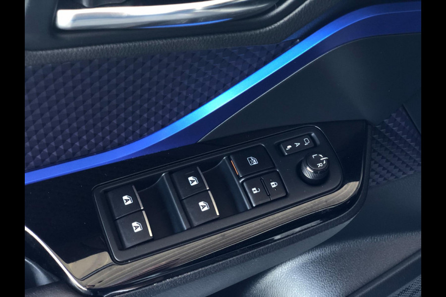 Toyota C-HR 1.8 Hybrid Bi-Tone Plus | Navi, Camera, Stoel+Stuurverw., Climate, Cruise, Trekhaak afn. | Parelmoer | NAP |