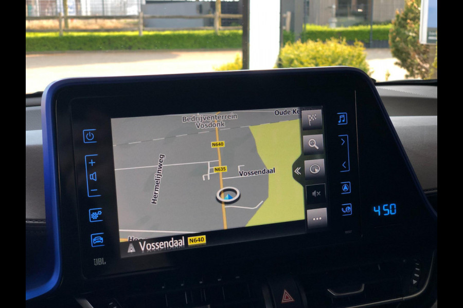 Toyota C-HR 1.8 Hybrid Bi-Tone Plus | Navi, Camera, Stoel+Stuurverw., Climate, Cruise, Trekhaak afn. | Parelmoer | NAP |