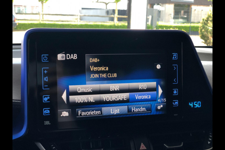 Toyota C-HR 1.8 Hybrid Bi-Tone Plus | Navi, Camera, Stoel+Stuurverw., Climate, Cruise, Trekhaak afn. | Parelmoer | NAP |