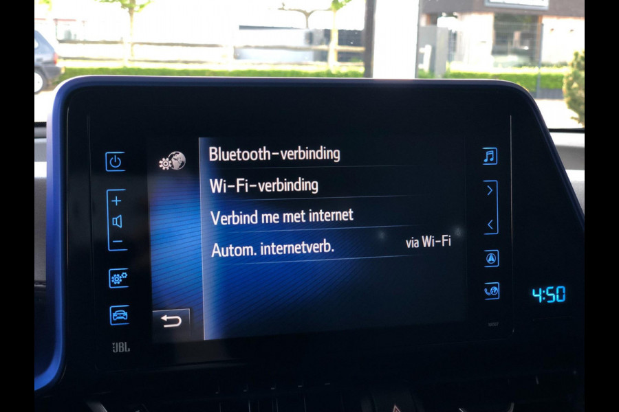 Toyota C-HR 1.8 Hybrid Bi-Tone Plus | Navi, Camera, Stoel+Stuurverw., Climate, Cruise, Trekhaak afn. | Parelmoer | NAP |