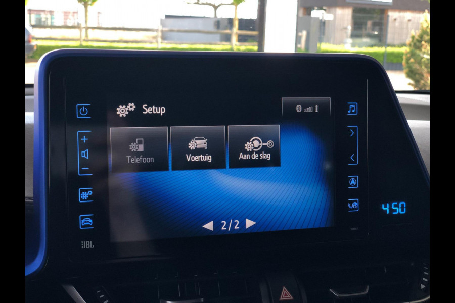 Toyota C-HR 1.8 Hybrid Bi-Tone Plus | Navi, Camera, Stoel+Stuurverw., Climate, Cruise, Trekhaak afn. | Parelmoer | NAP |