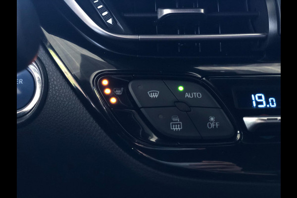 Toyota C-HR 1.8 Hybrid Bi-Tone Plus | Navi, Camera, Stoel+Stuurverw., Climate, Cruise, Trekhaak afn. | Parelmoer | NAP |