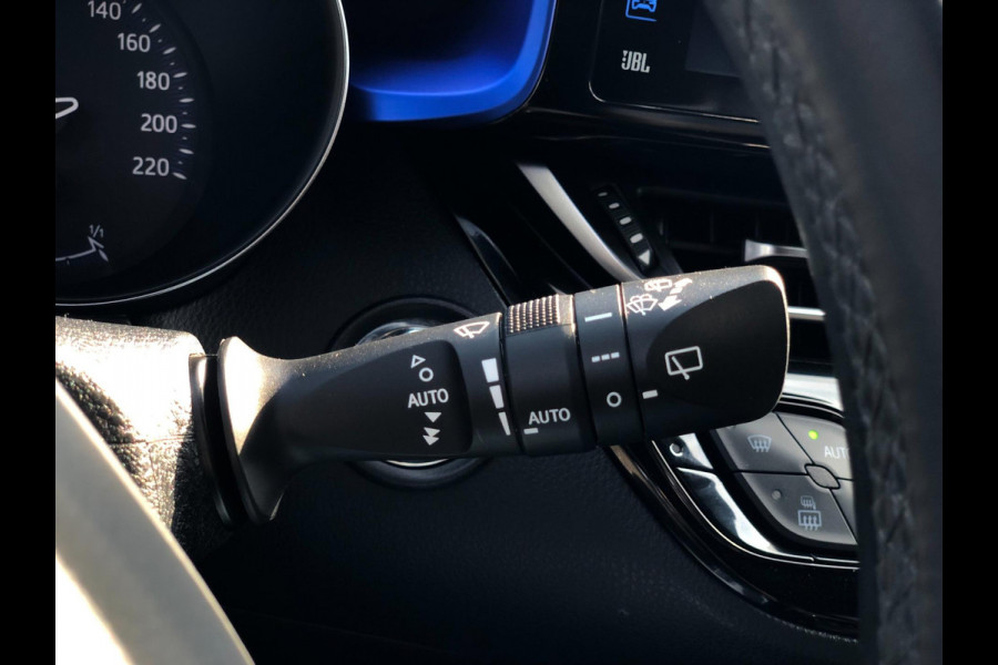 Toyota C-HR 1.8 Hybrid Bi-Tone Plus | Navi, Camera, Stoel+Stuurverw., Climate, Cruise, Trekhaak afn. | Parelmoer | NAP |