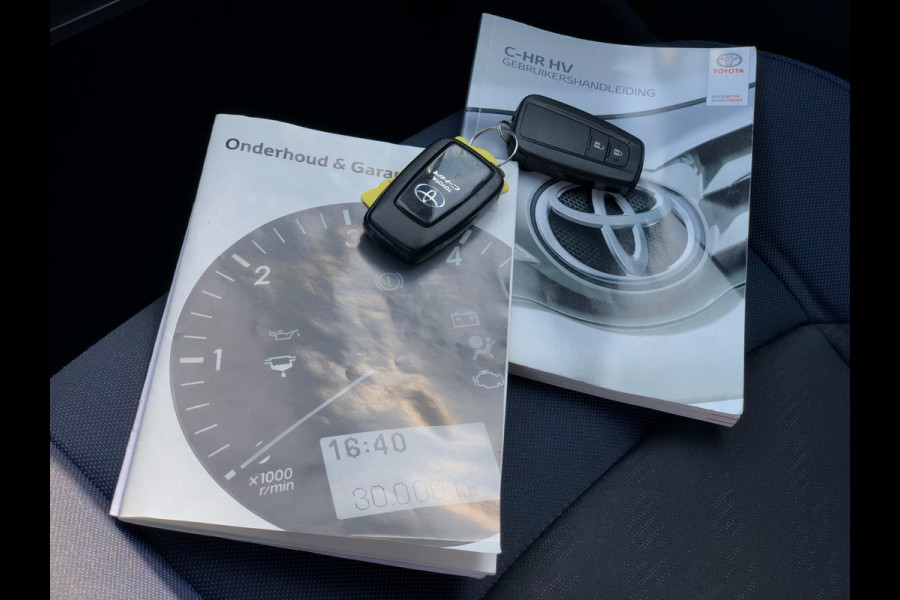 Toyota C-HR 1.8 Hybrid Bi-Tone Plus | Navi, Camera, Stoel+Stuurverw., Climate, Cruise, Trekhaak afn. | Parelmoer | NAP |