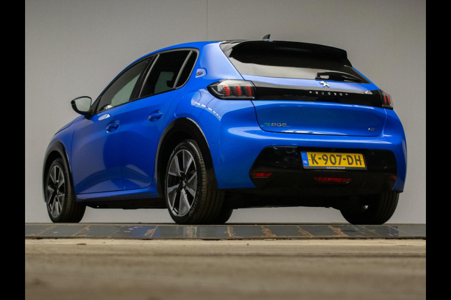 Peugeot e-208 EV GT 350 50 kWh Sport (APPLECARPLAY,NAVI,STOELVERWARMING,CRUISE,GETINT,CARBON,SPORTSTOELEN,CAMERA,SFEERVERLICHTING)