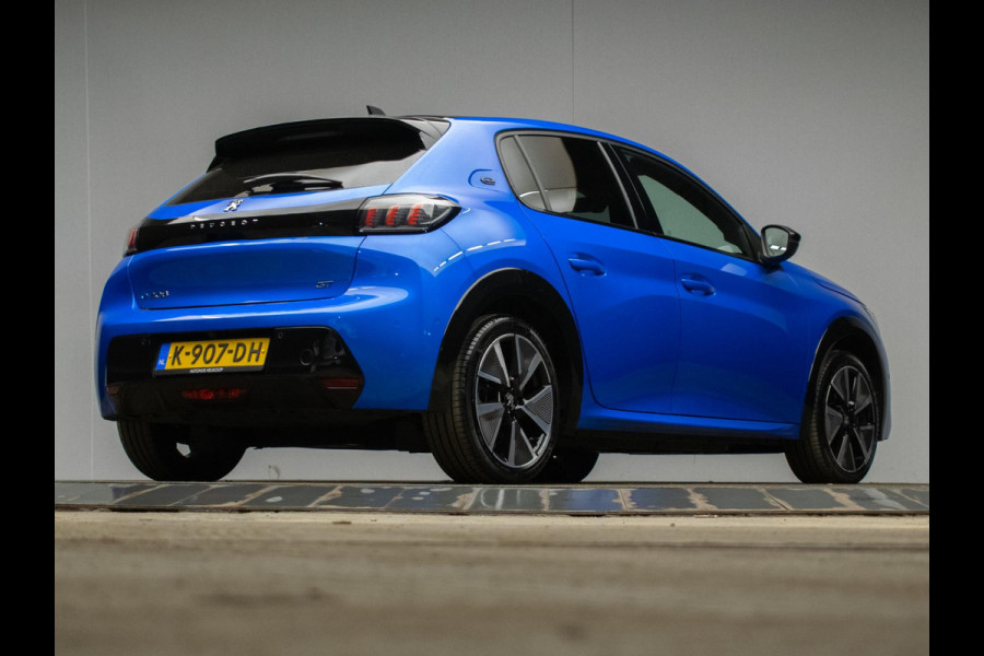 Peugeot e-208 EV GT 350 50 kWh Sport (APPLECARPLAY,NAVI,STOELVERWARMING,CRUISE,GETINT,CARBON,SPORTSTOELEN,CAMERA,SFEERVERLICHTING)