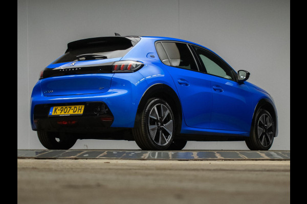 Peugeot e-208 EV GT 350 50 kWh Sport (APPLECARPLAY,NAVI,STOELVERWARMING,CRUISE,GETINT,CARBON,SPORTSTOELEN,CAMERA,SFEERVERLICHTING)