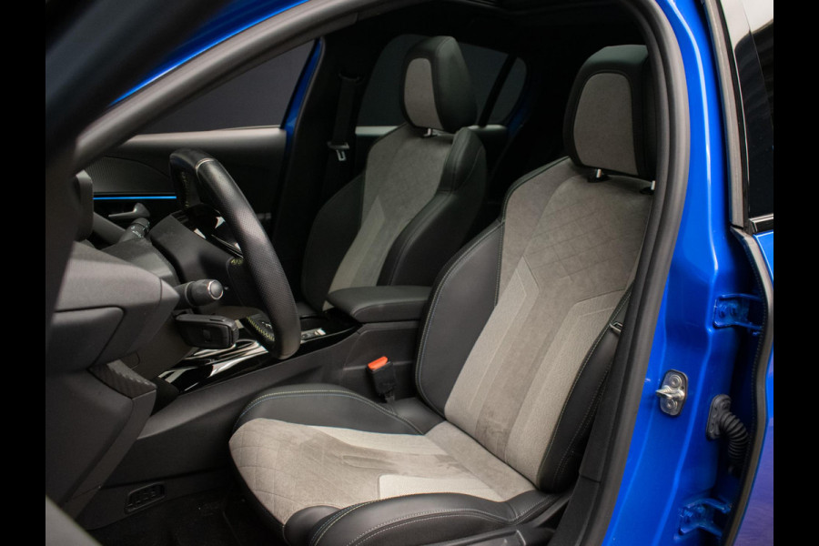Peugeot e-208 EV GT 350 50 kWh Sport (APPLECARPLAY,NAVI,STOELVERWARMING,CRUISE,GETINT,CARBON,SPORTSTOELEN,CAMERA,SFEERVERLICHTING)