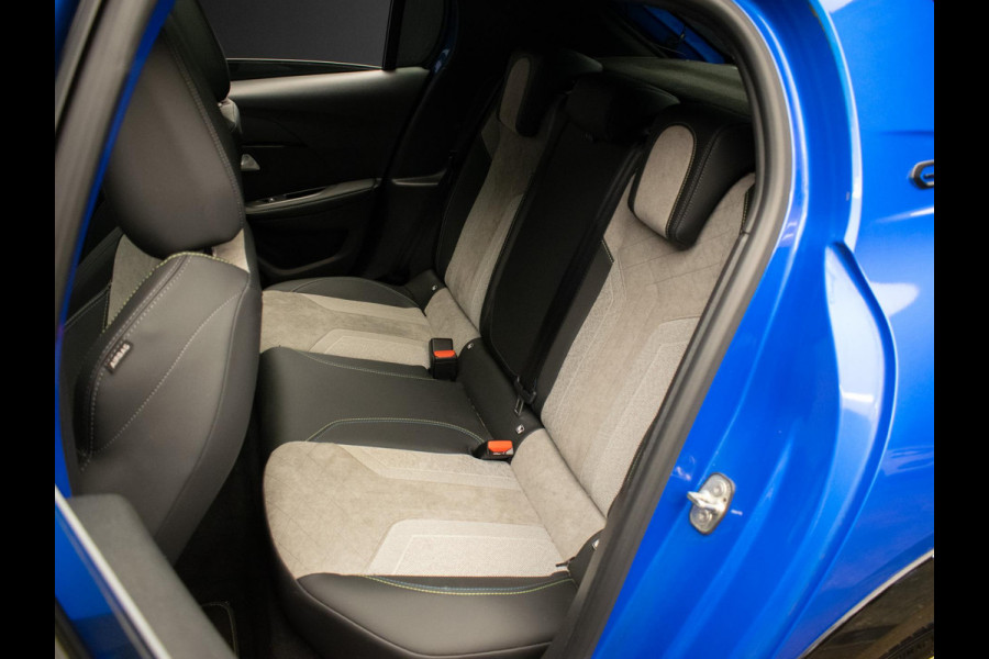 Peugeot e-208 EV GT 350 50 kWh Sport (APPLECARPLAY,NAVI,STOELVERWARMING,CRUISE,GETINT,CARBON,SPORTSTOELEN,CAMERA,SFEERVERLICHTING)