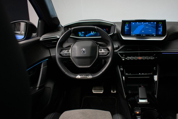 Peugeot e-208 EV GT 350 50 kWh Sport (APPLECARPLAY,NAVI,STOELVERWARMING,CRUISE,GETINT,CARBON,SPORTSTOELEN,CAMERA,SFEERVERLICHTING)