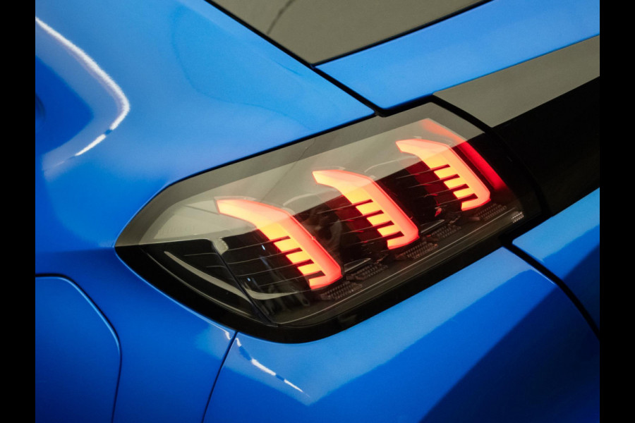 Peugeot e-208 EV GT 350 50 kWh Sport (APPLECARPLAY,NAVI,STOELVERWARMING,CRUISE,GETINT,CARBON,SPORTSTOELEN,CAMERA,SFEERVERLICHTING)