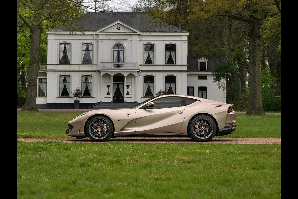 Ferrari 812 Superfast | Subliem! | Grigio Ingrid | Veel Carbon | 1e eigenaar Ferrari 812 Superfast | Subliem! | Grigio Ingrid | Veel Carbon | 1e eigenaar