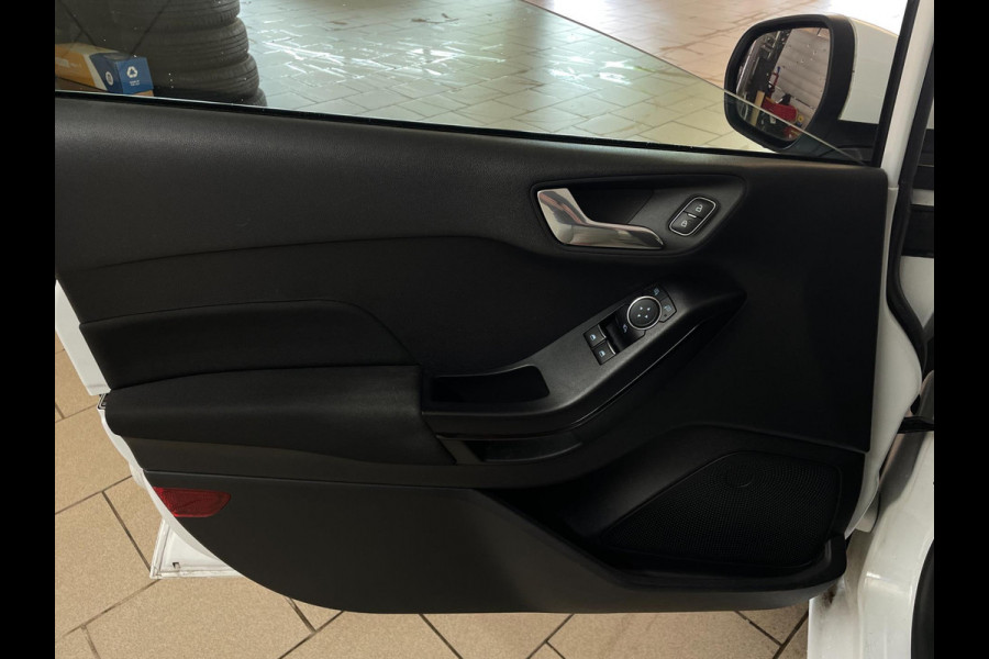 Ford Fiesta 1.1 AIRCO NAVI CRUISE BLUETOOTH ELEK RAMEN TREKHAAK CENT VERG 5DRDS ZEER NETTE AUTO