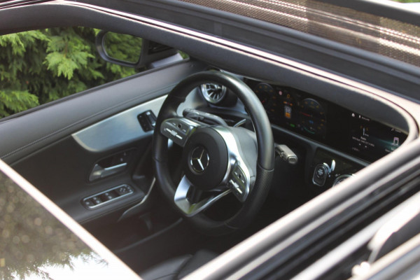 Mercedes-Benz CLA-Klasse Shooting Brake 250e PremiumPlus AMG-Line Panodak !!NIEUWBINNEN!!