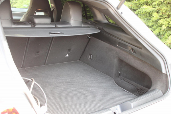 Mercedes-Benz CLA-Klasse Shooting Brake 250e PremiumPlus AMG-Line Panodak !!NIEUWBINNEN!!