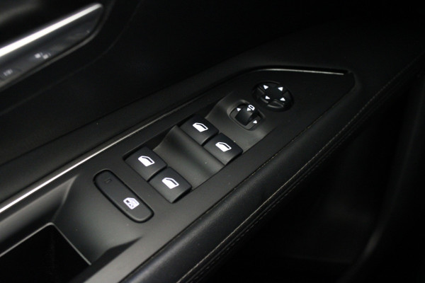 Peugeot 3008 1.2 PureTech Allure |Stoelverwarming|Camera|Navi|