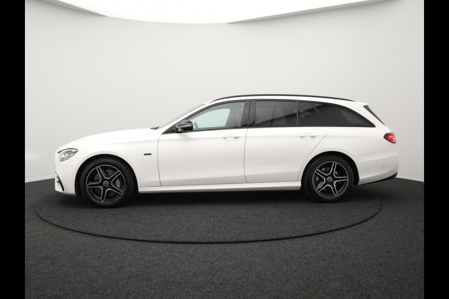 Mercedes-Benz E-Klasse Estate 300e AMG Plug In Hybrid 320pk Dealer O.H PHEV | Widescreen Navi | Sfeerverlichting | Night Pakket | Camera | Apple Carplay | Alcantara Sportstoelen Verwarmd | LED |
